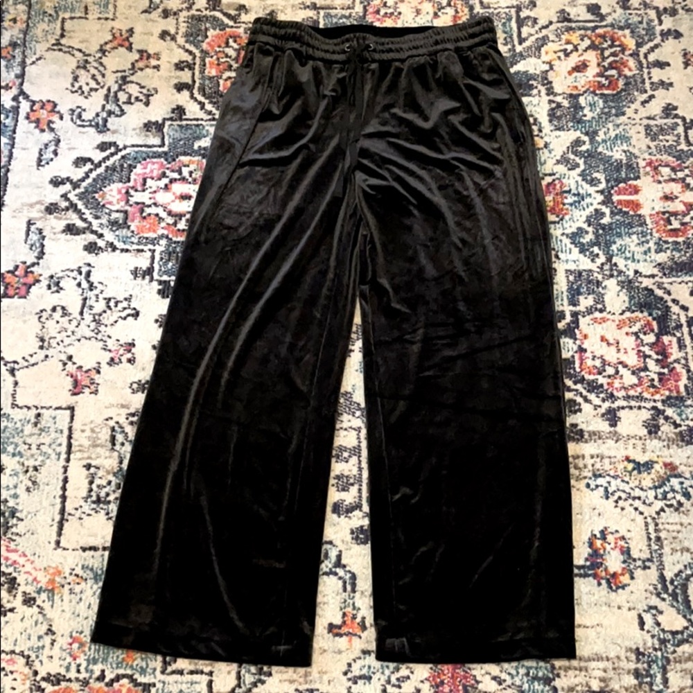 Simply Vera Black sweatpants!